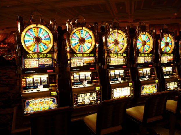 How online casinos beat land-based establishments