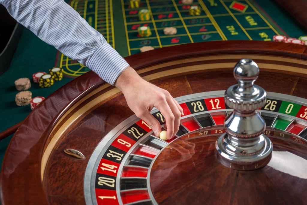 How do casinos make a profit?