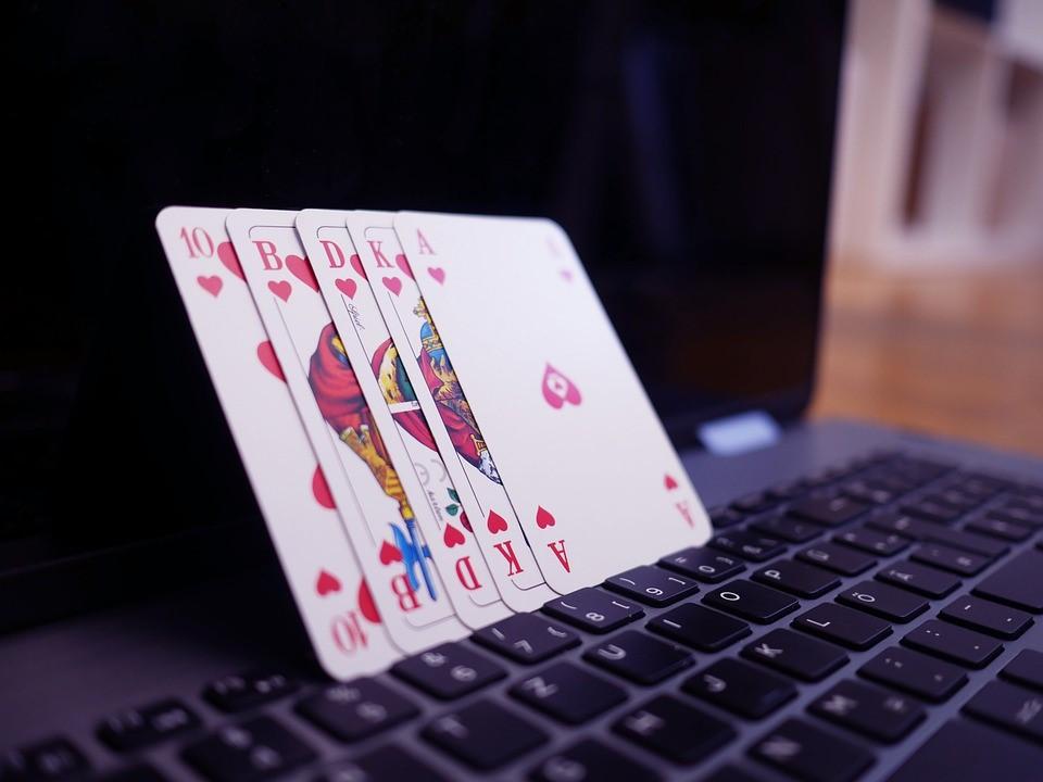 What guarantees the security of online casinos?