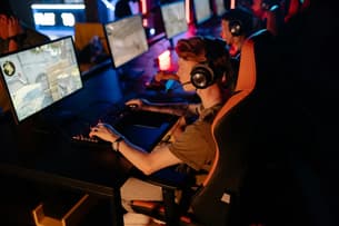Parier e-sport en 2025: comprendre les marchés live, les micro-paris et les props joueurs