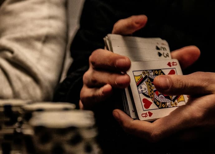 ¿En qué se diferencia el póquer en línea del póquer normal? ¿En qué se diferencia el póquer en línea del póquer normal?