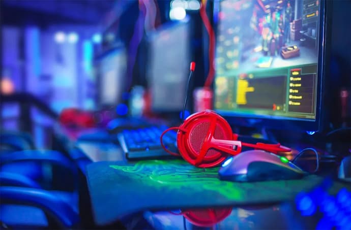 E-sports and Online Casinos: Exploring Their Similarities andDifferences E-sports and Online Casinos: Exploring Their Similarities andDifferences
