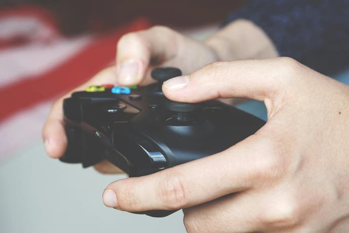 Between technology and gaming: the rise of fandom in eSports Between technology and gaming: the rise of fandom in eSports