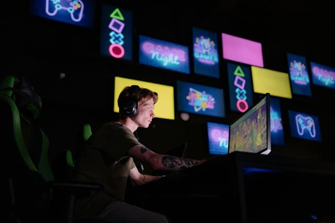 Main differences between e-sports and traditional sports Main differences between e-sports and traditional sports