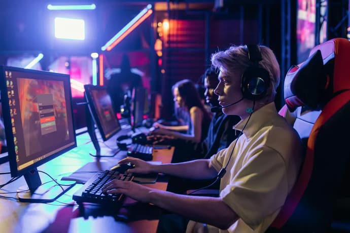 Top 10 eSports Gamers to Follow or Watch: Who Are the Best eSports Streamers in 2025? Top 10 eSports Gamers to Follow or Watch: Who Are the Best eSports Streamers in 2025?