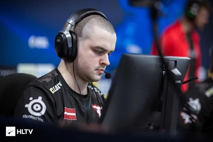 Cambios en CS: Broky vuelve a FaZe, S1mple se marcha, jL al banquillo, NaVi sin Frozen y JKS ficha Cambios en CS: Broky vuelve a FaZe, S1mple se marcha, jL al banquillo, NaVi sin Frozen y JKS ficha