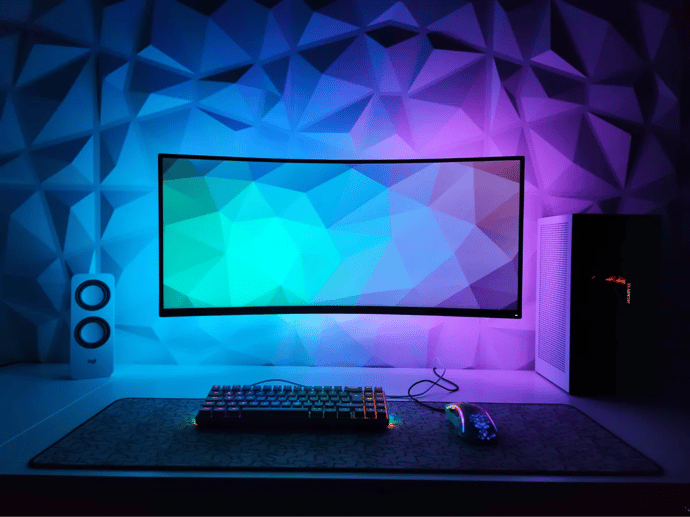 What is the overlap of iGaming and eGaming?