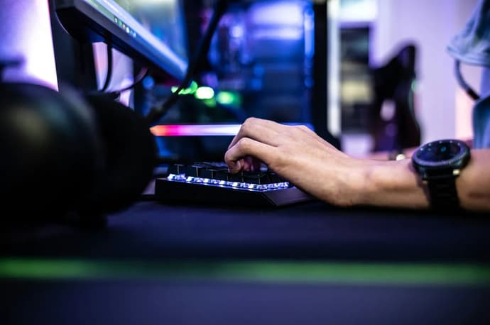 Comment le poker entraîne la vitesse de prise de décision en esports Comment le poker entraîne la vitesse de prise de décision en esports