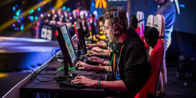 L'esport remplit une niche temporairement abandonnée par les sports populaires L'esport remplit une niche temporairement abandonnée par les sports populaires