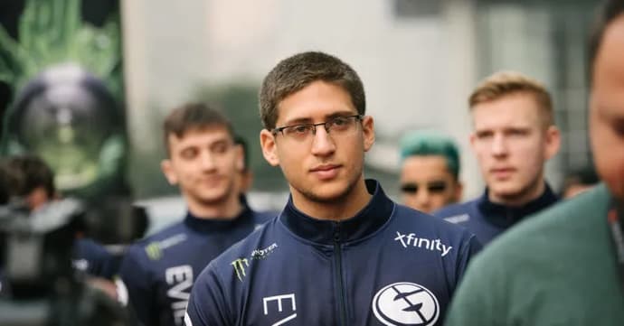 Road to Bucharest — Evil Geniuses . Photo 6