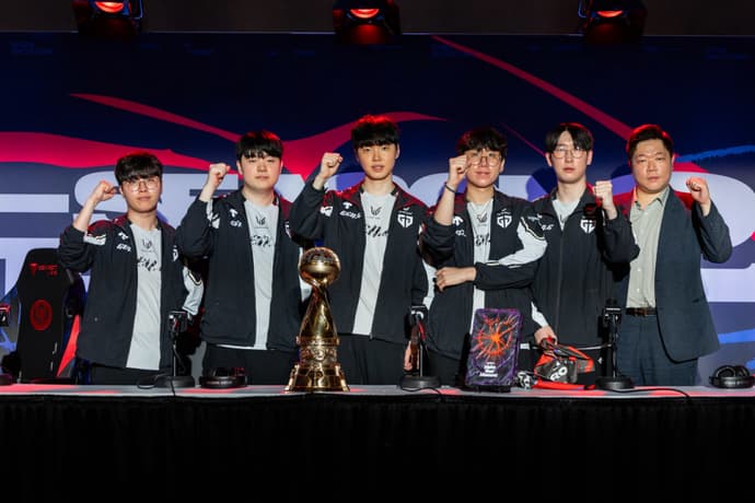 Best League of Legends Teams in 2025 10